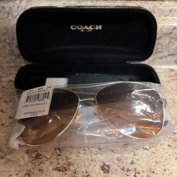 COACH Horse and Carriage Pilot Sunglasses Light Gold and Black NWT - Picture 2 of 7